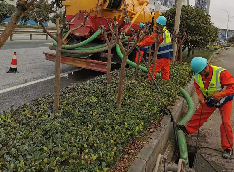 东郊镇市政管道清淤